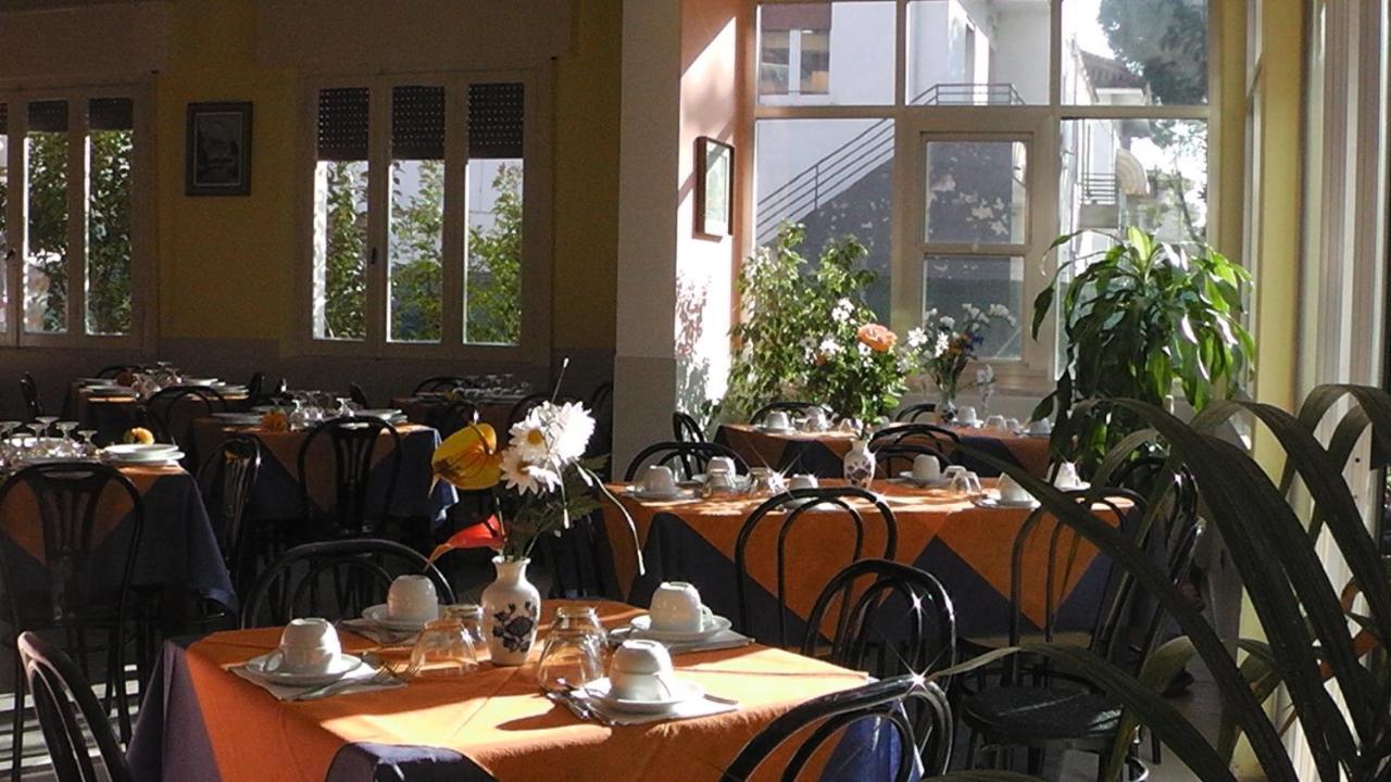 Hotel Villa Lorena Rimini Ngoại thất bức ảnh