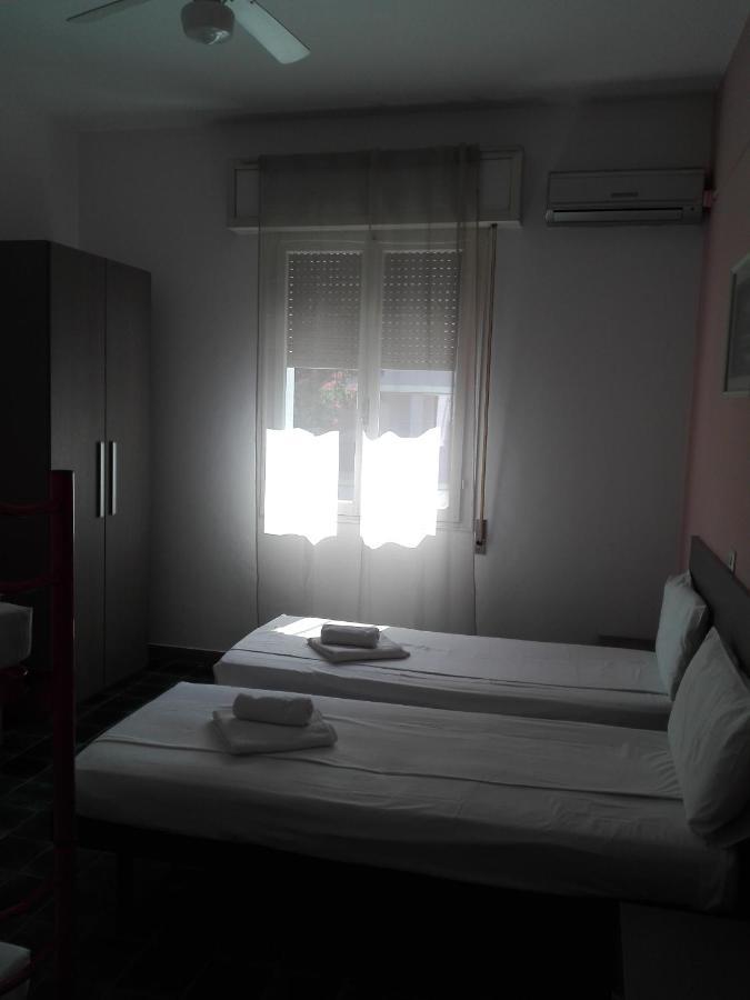 Hotel Villa Lorena Rimini Ngoại thất bức ảnh