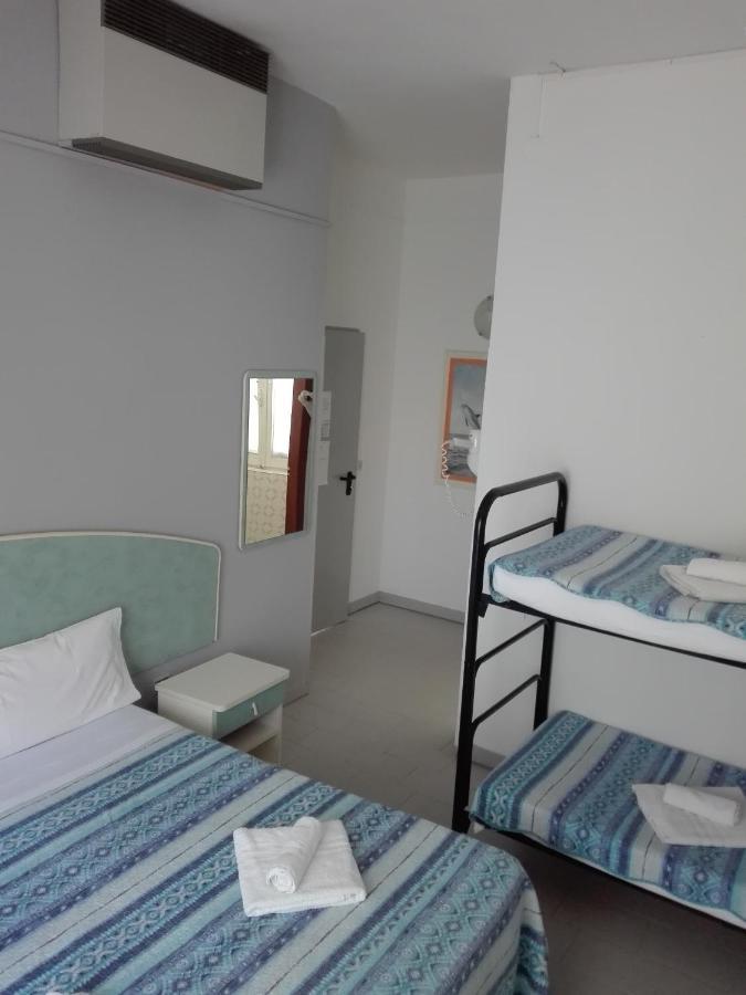 Hotel Villa Lorena Rimini Ngoại thất bức ảnh